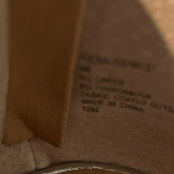 Steve Madden Silver Heels Strappy Design - Picture 6 of 6